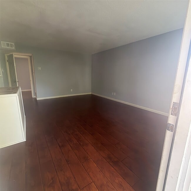 Photo - 4624 Bell St Unit 7