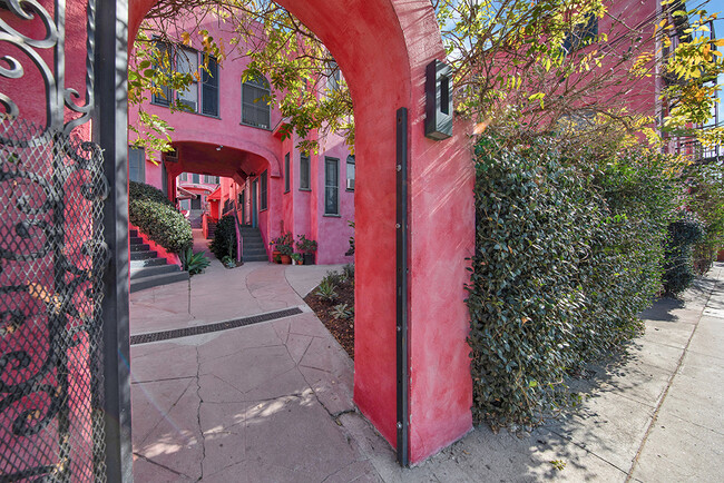Building Photo - Big Momma Court Apts...Magical Renovated B...