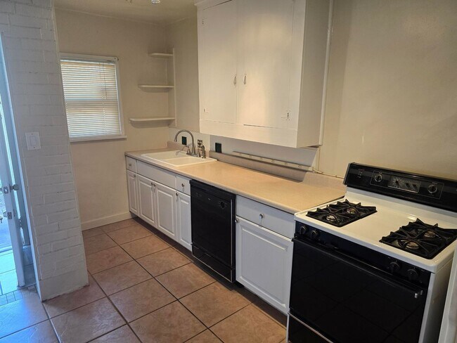 Photo - 3556 E Fairmount St