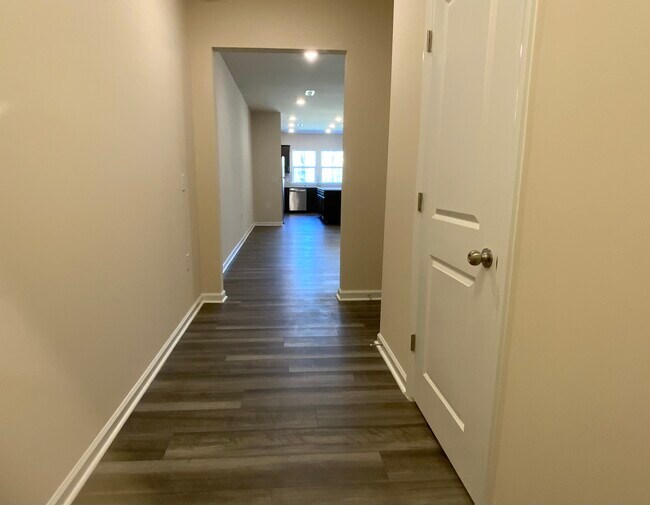 Photo - 836 Falls Grove Trl