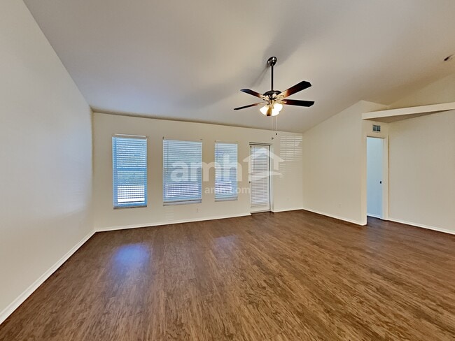 Photo - 312 116th St E