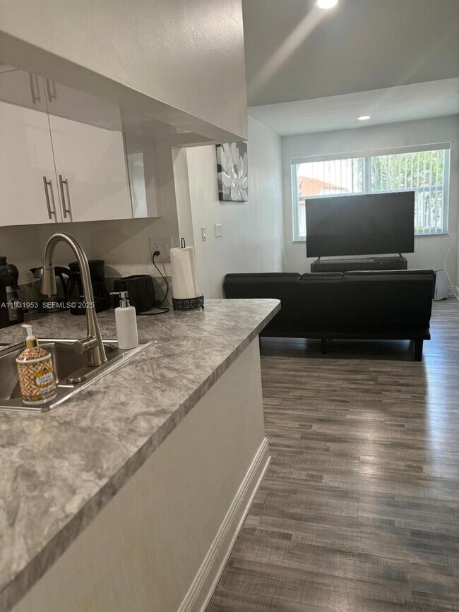 Building Photo - 6740 NW 175th Ln Unit G-20