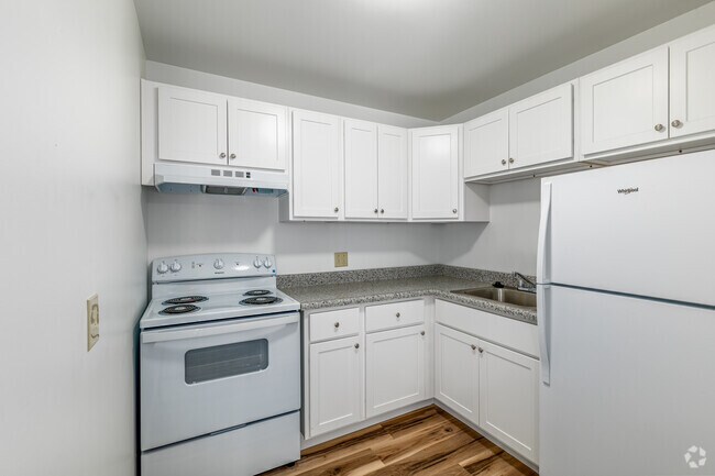 1BR, 1BA - 585SF - Kitchen