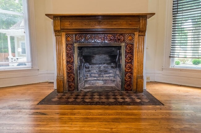 Photo - 434 E 2nd St