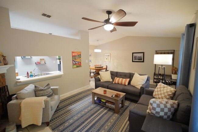 Photo - 129 Whetherbine Way W