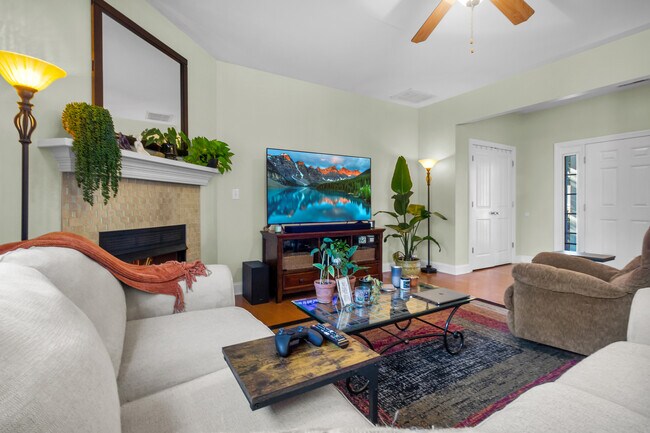 Photo - 112 Wild Oak Dr