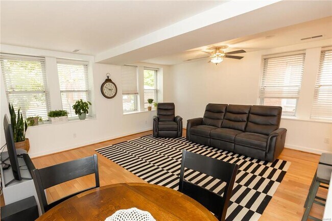 Photo - 5350 Pershing Ave Unit 2A