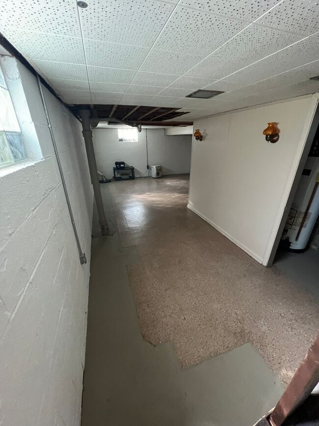 Photo - Struthers , 3 bedroom home with full basement and garage.