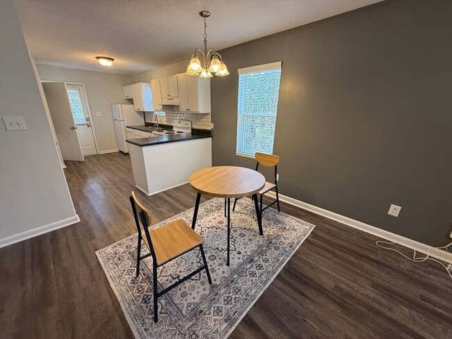 Photo - Collegeview Apartments! Updated 2 Bed 2 Bath Apartment with Washer/Dryer!