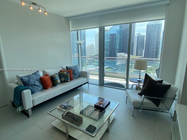 Photo - 92 SW 3rd St Unidad 3102
