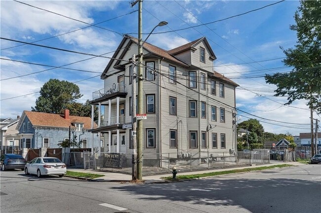Building Photo - 48 Kenwood St Unit 1