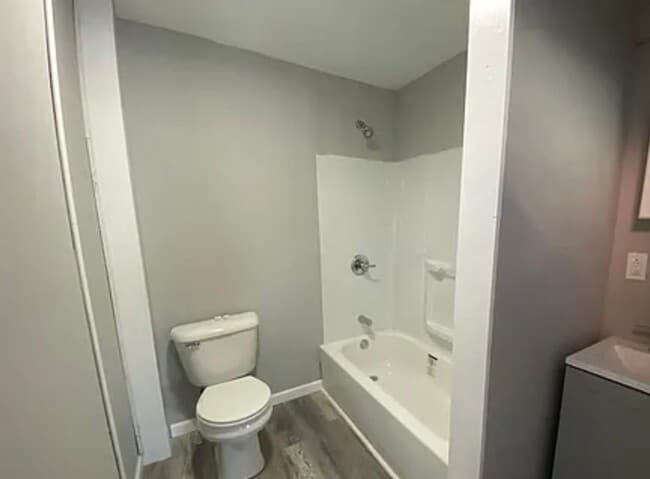 Photo - 1733-1735 Edison Ave Unit 1735