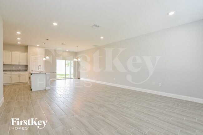 Photo - 308 Camellia Ct