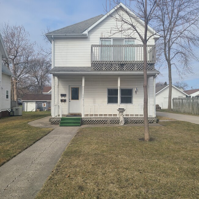 Building Photo - 610 2nd St SW Unit 1