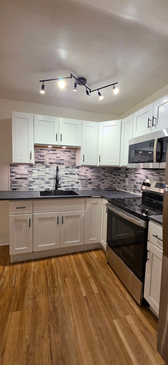 55 W Louther St