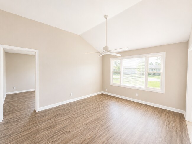 Photo - 4 bedroom house - West Point!