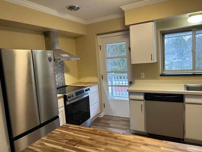 Photo - 2411 East Ave Unidad 2411-5 East Ave