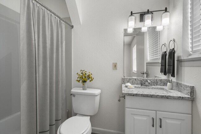 Photo - Fully Remodeled Duplex for Rent! Unidad 333 Fouts