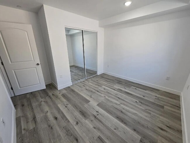 Building Photo - 2227 Sheridan St Rental