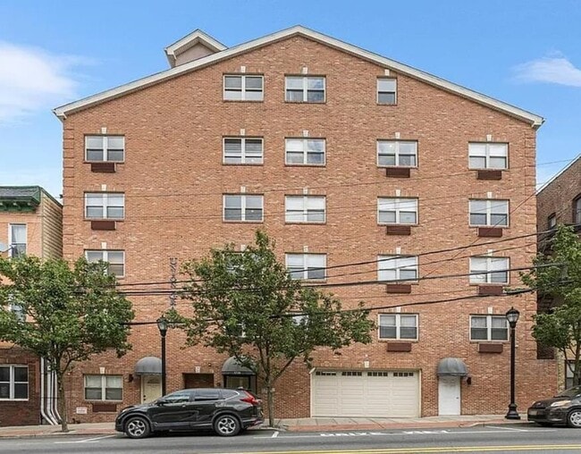 Building Photo - 1720 New York Ave Unit 307 Rental