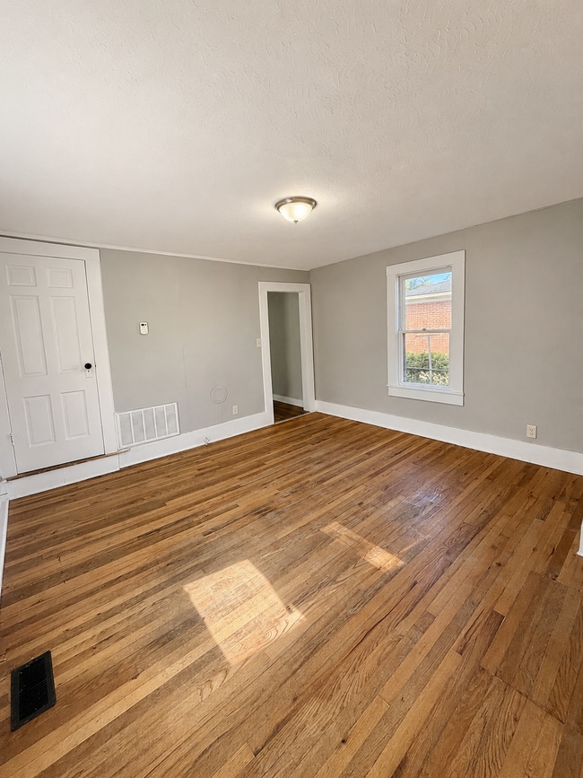 1512 Bluegrass Ave