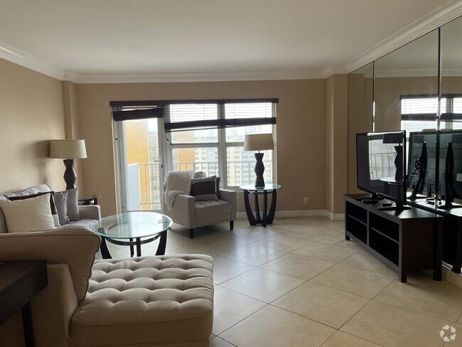 Building Photo - 405 N Ocean Blvd Unit 1522 Rental