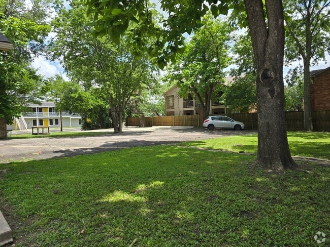 Building Photo - 1403 Moore St Rental