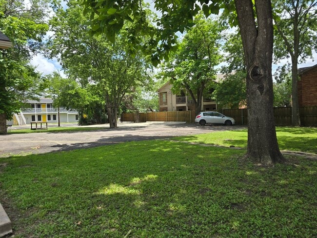 Photo - 1403 Moore St Casa