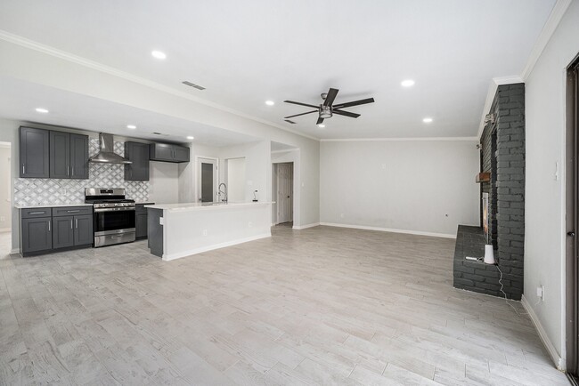 Photo - 10818 Hillcroft Ave