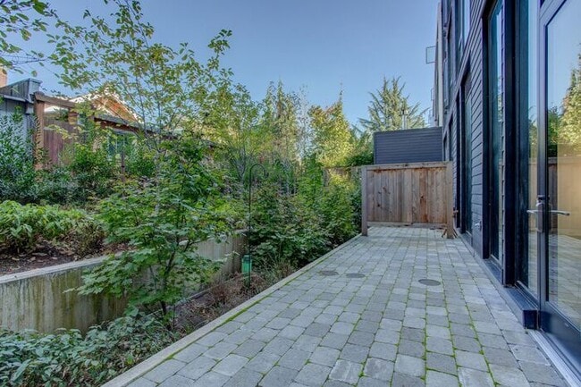 Photo - Luxury Studio near Salt and Straw! Only $1...