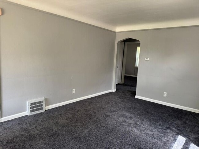 Photo - Detached Garage- 2 bathrooms - Section 8 A...