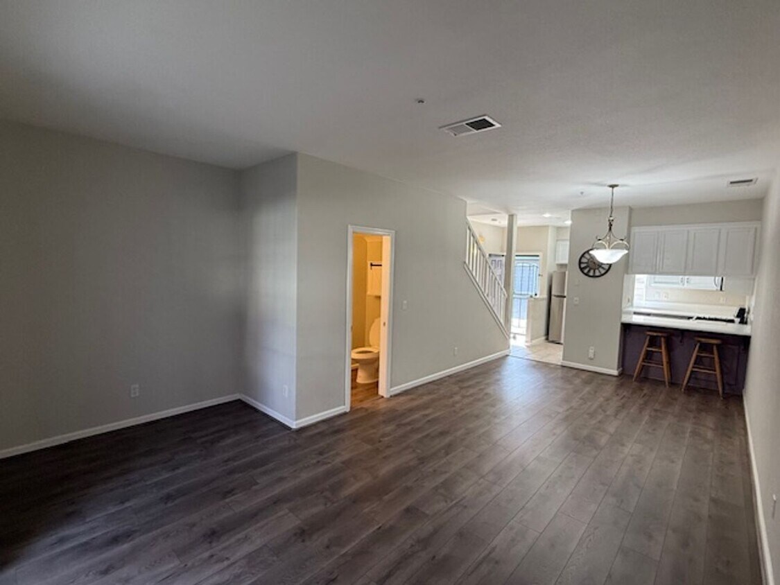 BACK ON MARKET: 2-Bedroom Martinez Townhom... - 2-Bedroom Martinez Townhome Near The Villa...