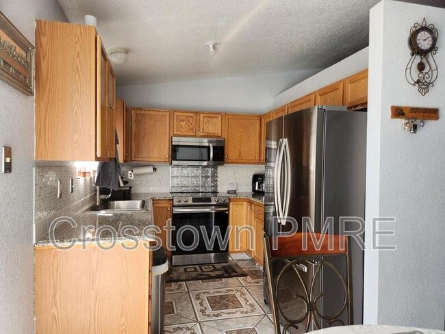 Photo - 1124 E 25th St