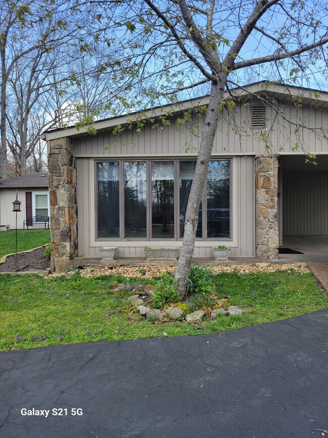 Building Photo - 122 Dovenshire Dr Rental