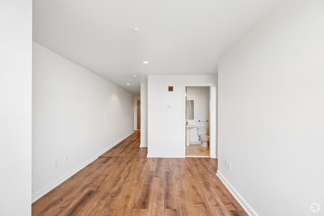1BR, 1BA - 528SF - Living Room