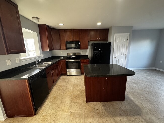 Photo - 113 Carnegie Links Dr