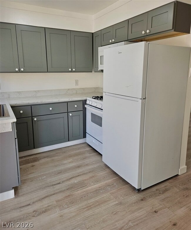 Building Photo - 820 A Ave Unit 23