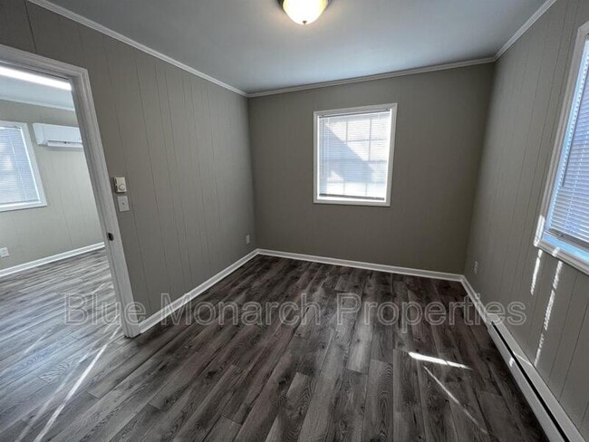 Photo - 208 W Chestnut St