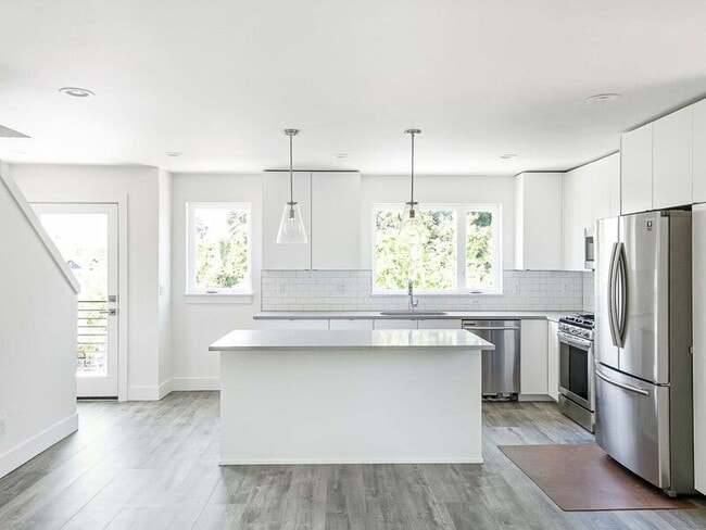 Building Photo - 3654 SE 67th Ave Unit A