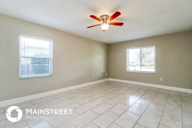 Photo - 121 Sunlit Cove Dr NE