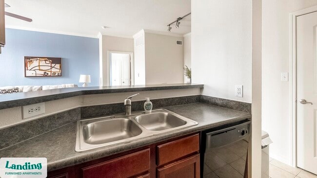 Photo - 8989 West Rd Unidad 725.1412733