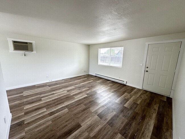 Photo - 409 Benham St Unidad 409 Banham St. #D