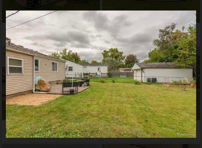 Photo - 291 Dakota St House