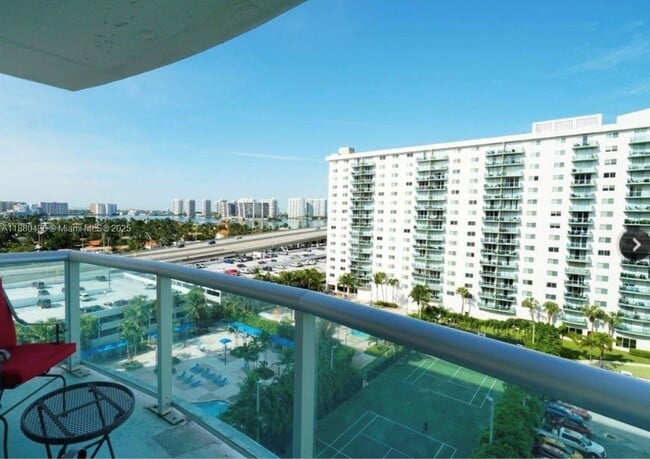 Photo - 19370 Collins Ave Unidad 1014