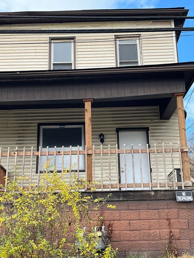 Building Photo - 2029 Commercial Ave Unit 2029 Commercial Ave