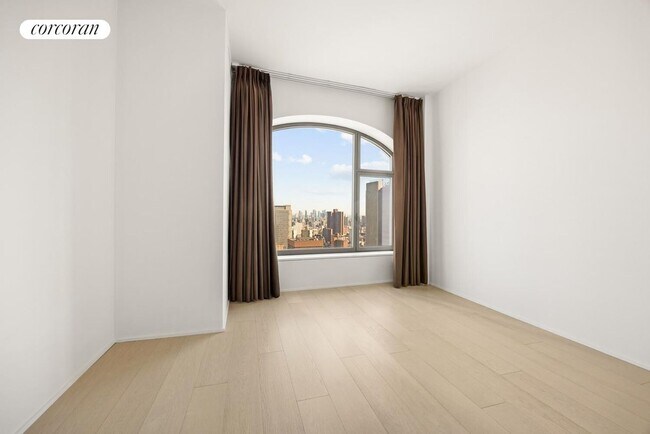 Photo - 130 William St