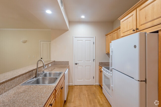 3BR, 2BA - 1425SF - Kitchen