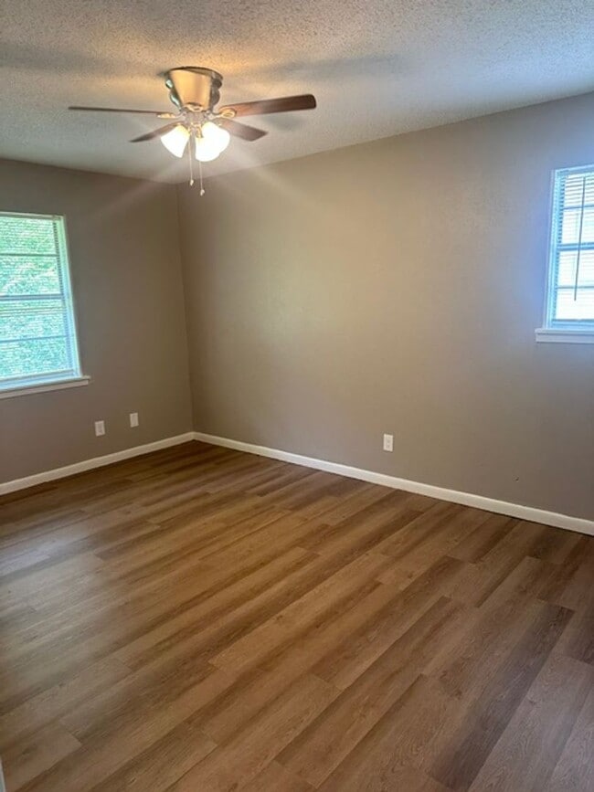 Photo - 4/1.5 PTISD Fenced yard and pet friendly