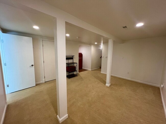 Photo - Cozy 1 bedroom with Kitchenette available ...