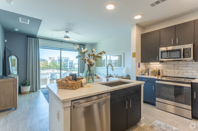 1 BR, 1 BA - 639 SF
